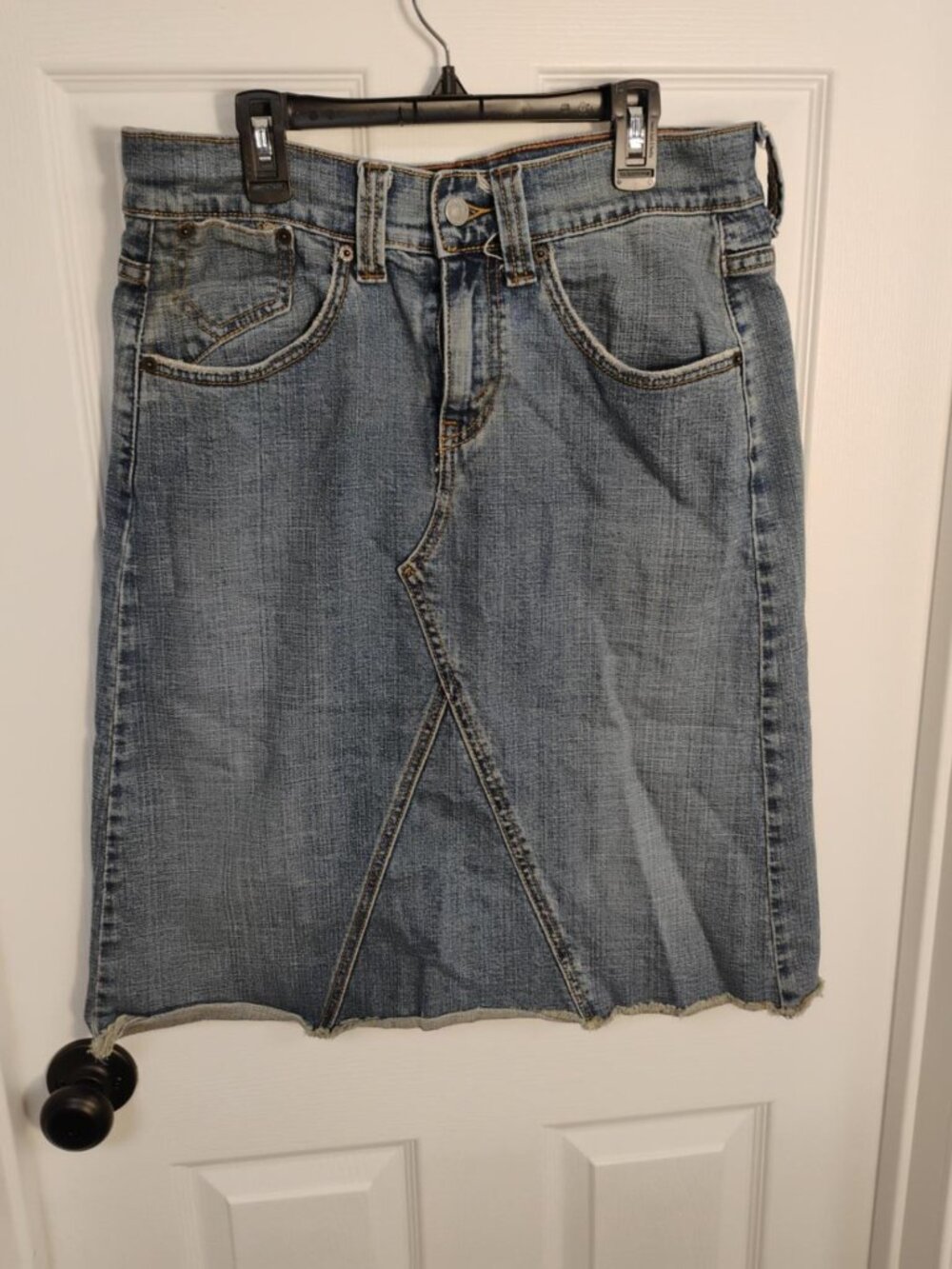 Levi’s Size 8 Denim Midi Skirt Distressed Raw Hem Y2K